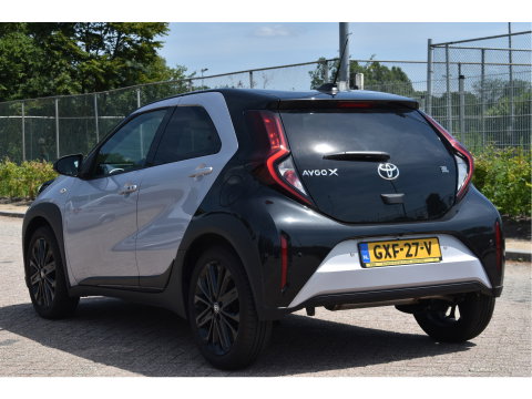 Toyota Aygo X 1.0 VVT-i S-CVT JBL Bi-Tone Jasmine SIlver | NL-Auto | Camera | Keyless | Carplay | Nav | DAB | Adapt.CC | Full LED | Fab.garantie