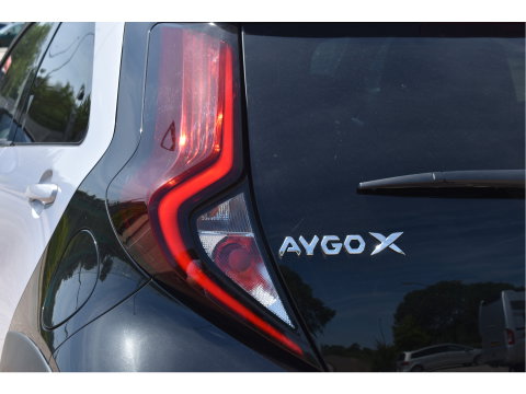 Toyota Aygo X 1.0 VVT-i S-CVT JBL Bi-Tone Jasmine SIlver | NL-Auto | Camera | Keyless | Carplay | Nav | DAB | Adapt.CC | Full LED | Fab.garantie