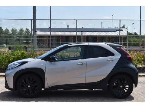 Toyota Aygo X 1.0 VVT-i S-CVT JBL Bi-Tone Jasmine SIlver | NL-Auto | Camera | Keyless | Carplay | Nav | DAB | Adapt.CC | Full LED | Fab.garantie