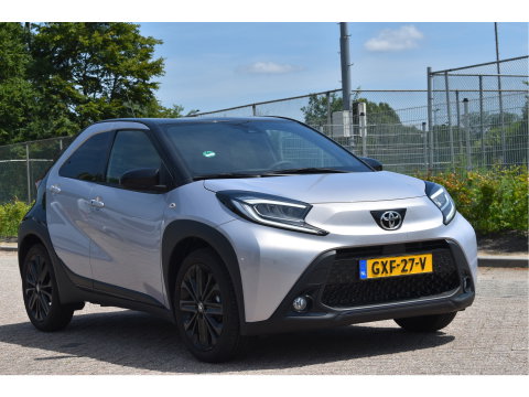 Toyota Aygo X 1.0 VVT-i S-CVT JBL Bi-Tone Jasmine SIlver | NL-Auto | Camera | Keyless | Carplay | Nav | DAB | Adapt.CC | Full LED | Fab.garantie