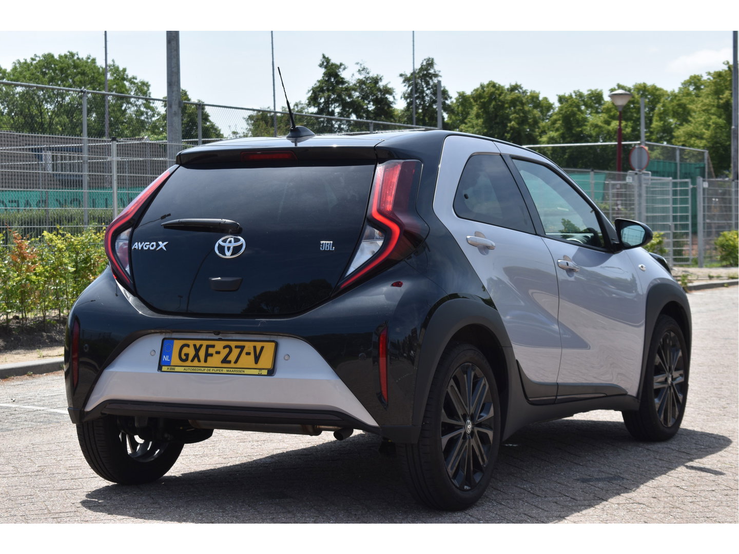 Toyota Aygo X 1.0 VVT-i S-CVT JBL Bi-Tone Jasmine SIlver | NL-Auto | Camera | Keyless | Carplay | Nav | DAB | Adapt.CC | Full LED | Fab.garantie