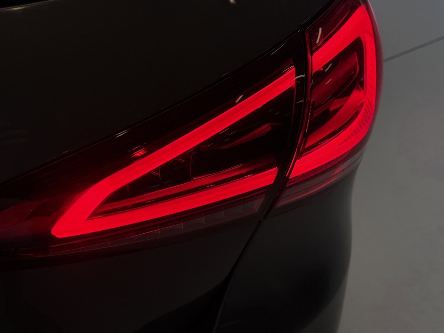 Mercedes-Benz A-Klasse 220 automaat / Premium Plus / AMG-Pakket / LED