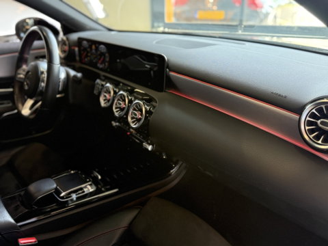Mercedes-Benz A-Klasse 220 automaat / Premium Plus / AMG-Pakket / LED