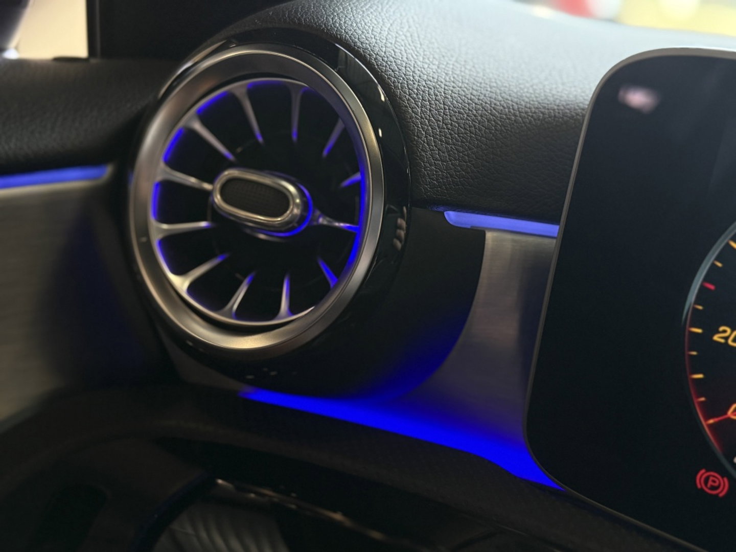 Mercedes-Benz A-Klasse 220 automaat / Premium Plus / AMG-Pakket / LED