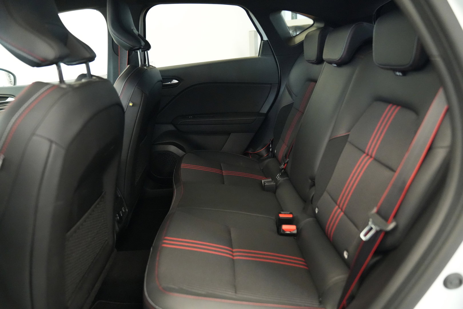 Renault Captur 1.6 E-Tech Plug-in Hybrid 160 R.S. Line Cruise/Climate 24 Maanden garantie* (Vraag naar de voorwaarden)