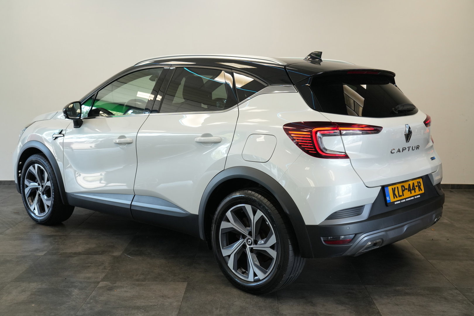 Renault Captur 1.6 E-Tech Plug-in Hybrid 160 R.S. Line Cruise/Climate 24 Maanden garantie* (Vraag naar de voorwaarden)