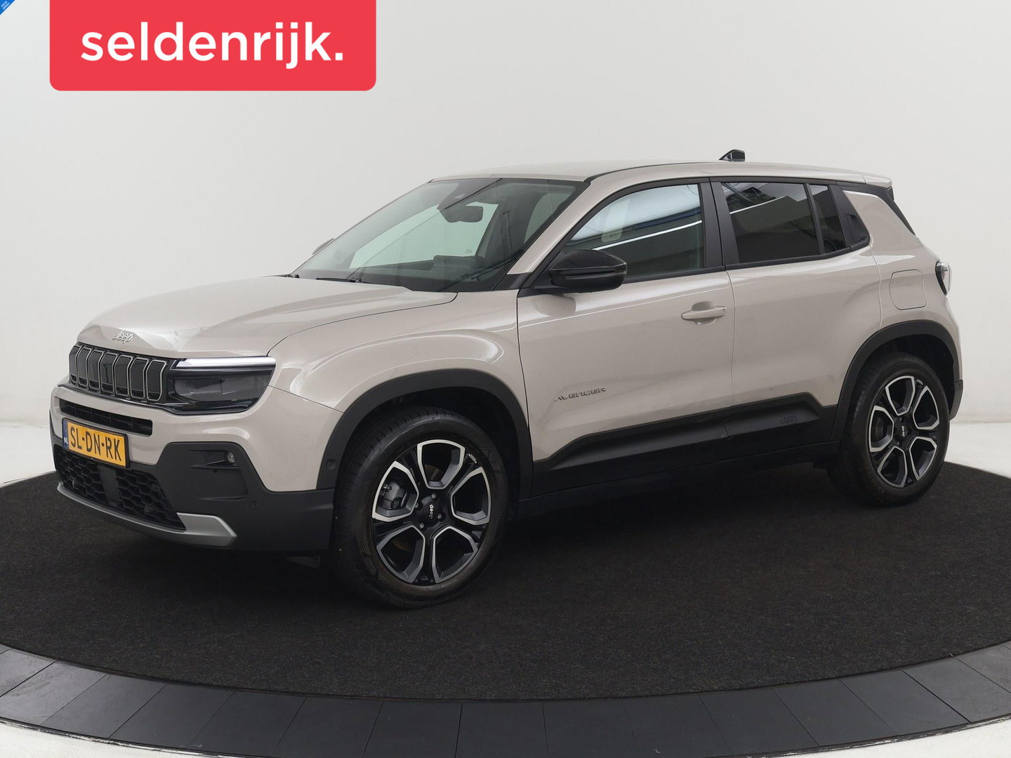 Jeep Avenger Avenger 54 kWh | SOH 97,6% | 3 Fase | Carplay | Adaptive cruise | Camera | Half leer | LM | LED | Climate control | Parkeersensoren