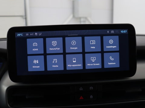 Jeep Avenger Avenger 54 kWh | SOH 97,6% | 3 Fase | Carplay | Adaptive cruise | Camera | Half leer | LM | LED | Climate control | Parkeersensoren