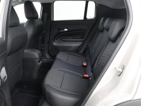 Jeep Avenger Avenger 54 kWh | SOH 97,6% | 3 Fase | Carplay | Adaptive cruise | Camera | Half leer | LM | LED | Climate control | Parkeersensoren