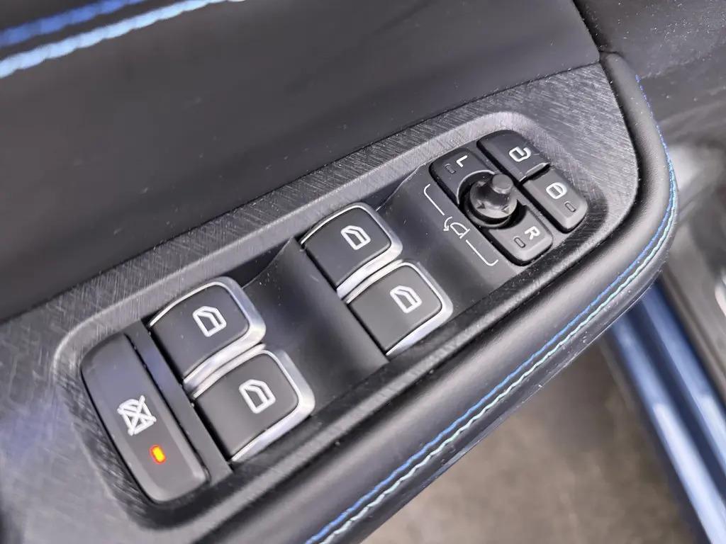 Lynk & Co 01 1.5 Plug-in Pano Sfeer. CarPlay 360° Trekh.