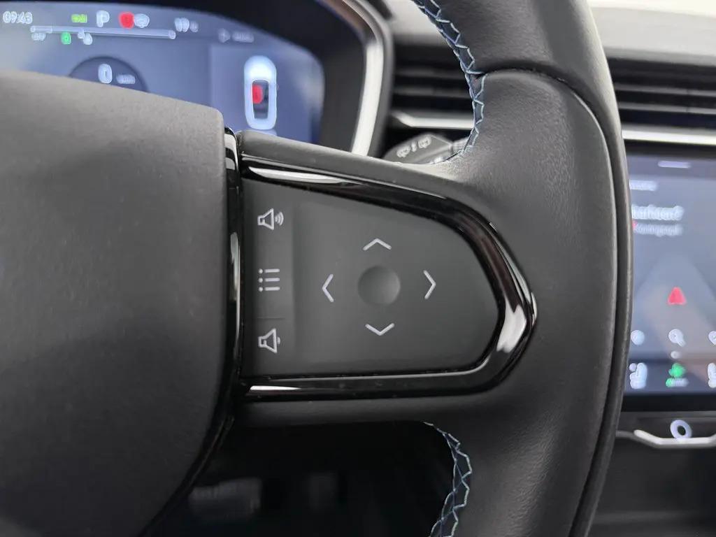 Lynk & Co 01 1.5 Plug-in Pano Sfeer. CarPlay 360° Trekh.
