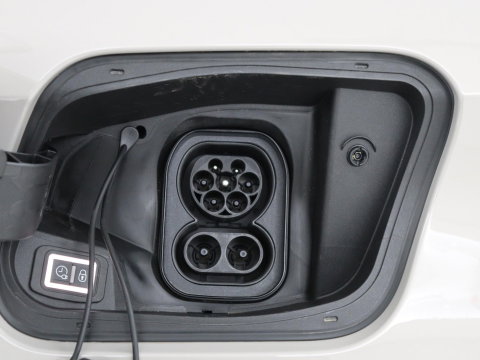 Jeep Avenger Avenger 54 kWh | SOH 97,6% | 3 Fase | Carplay | Adaptive cruise | Camera | Half leer | LM | LED | Climate control | Parkeersensoren