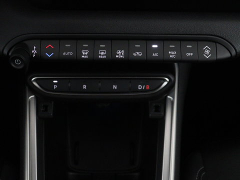 Jeep Avenger Avenger 54 kWh | SOH 97,6% | 3 Fase | Carplay | Adaptive cruise | Camera | Half leer | LM | LED | Climate control | Parkeersensoren