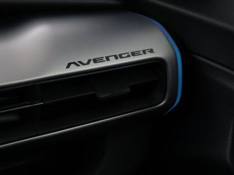 Jeep Avenger Avenger 54 kWh | SOH 97,6% | 3 Fase | Carplay | Adaptive cruise | Camera | Half leer | LM | LED | Climate control | Parkeersensoren