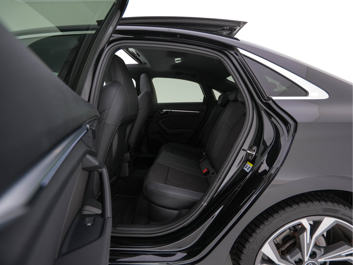Audi A3 Limousine 30 TFSI S-Line Edition (INCL-BTW) Aut. *PANO | LEATHER-FABRIC | FULL-LED | AMBIENTLIGHT | SPORTSEATS | DIGI-COCKPIT | NAVI-FULLMAP | PRIVACYGLASS | SHIFTPADDLES | DAB+ | CRUISE | KEYLESS | PDC | 18"ALU*