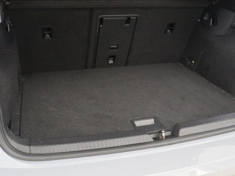 Volkswagen Golf 1.5 TSI R-Line Business | Carplay | Stoelverwarming | Led | Adaptive cruise | Parkeersensoren | Navigatie | Climate control | LM | Sfeerverlichting
