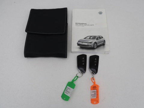 Volkswagen Golf 1.5 TSI R-Line Business | Carplay | Stoelverwarming | Led | Adaptive cruise | Parkeersensoren | Navigatie | Climate control | LM | Sfeerverlichting