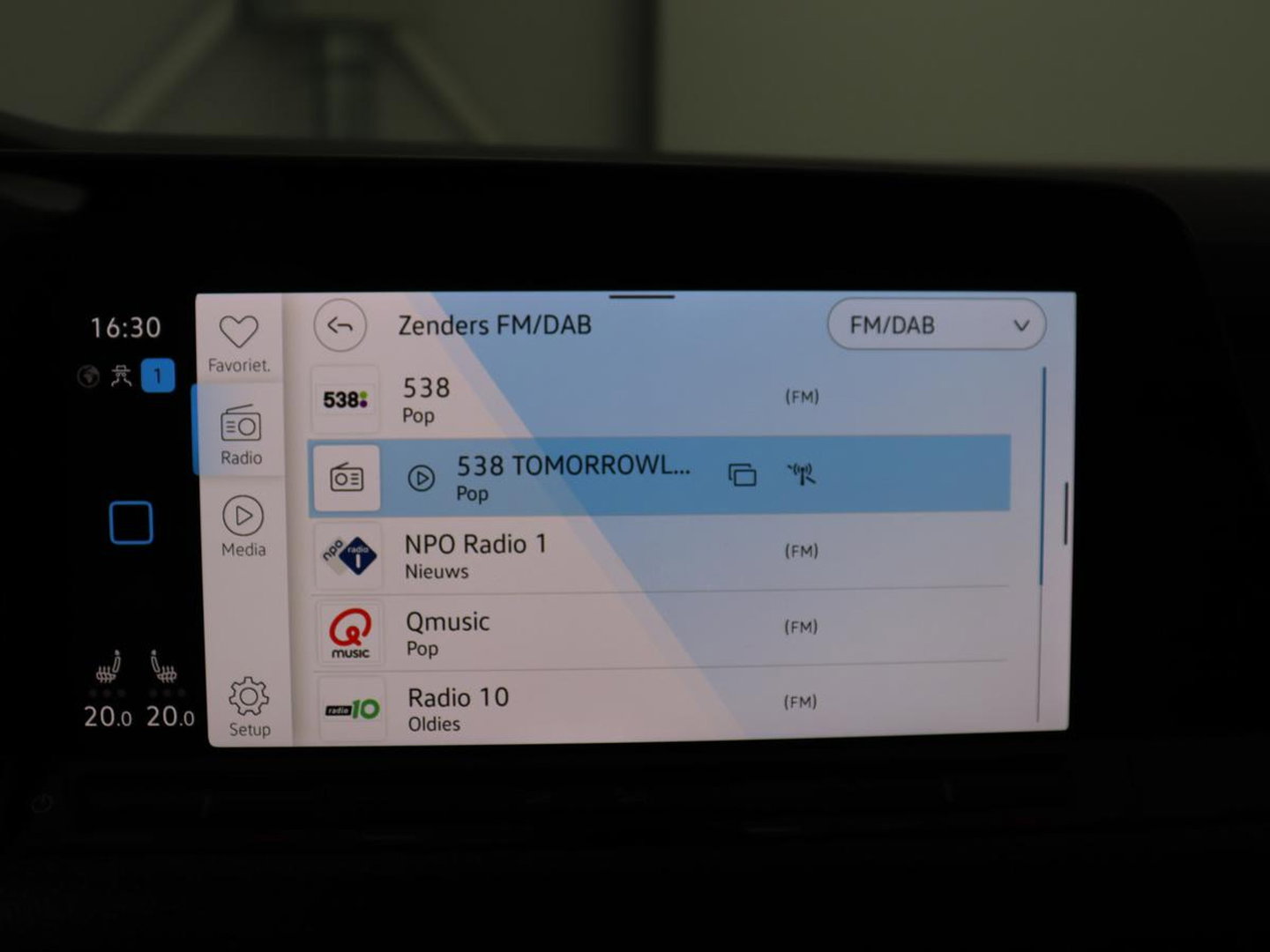 Volkswagen Golf 1.5 TSI R-Line Business | Carplay | Stoelverwarming | Led | Adaptive cruise | Parkeersensoren | Navigatie | Climate control | LM | Sfeerverlichting