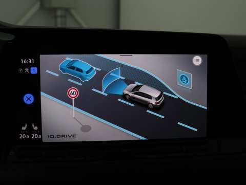 Volkswagen Golf 1.5 TSI R-Line Business | Carplay | Stoelverwarming | Led | Adaptive cruise | Parkeersensoren | Navigatie | Climate control | LM | Sfeerverlichting