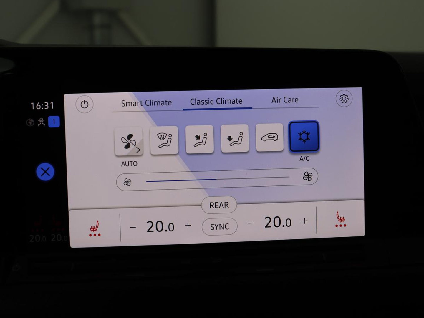 Volkswagen Golf 1.5 TSI R-Line Business | Carplay | Stoelverwarming | Led | Adaptive cruise | Parkeersensoren | Navigatie | Climate control | LM | Sfeerverlichting