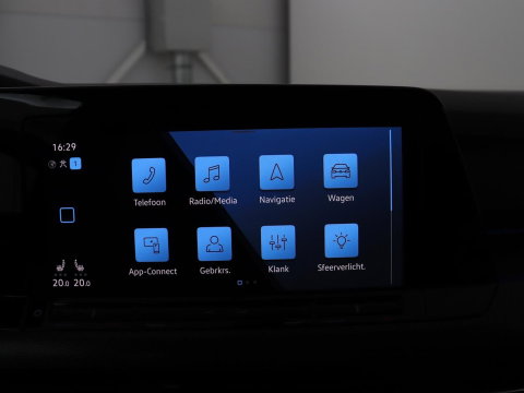 Volkswagen Golf 1.5 TSI R-Line Business | Carplay | Stoelverwarming | Led | Adaptive cruise | Parkeersensoren | Navigatie | Climate control | LM | Sfeerverlichting