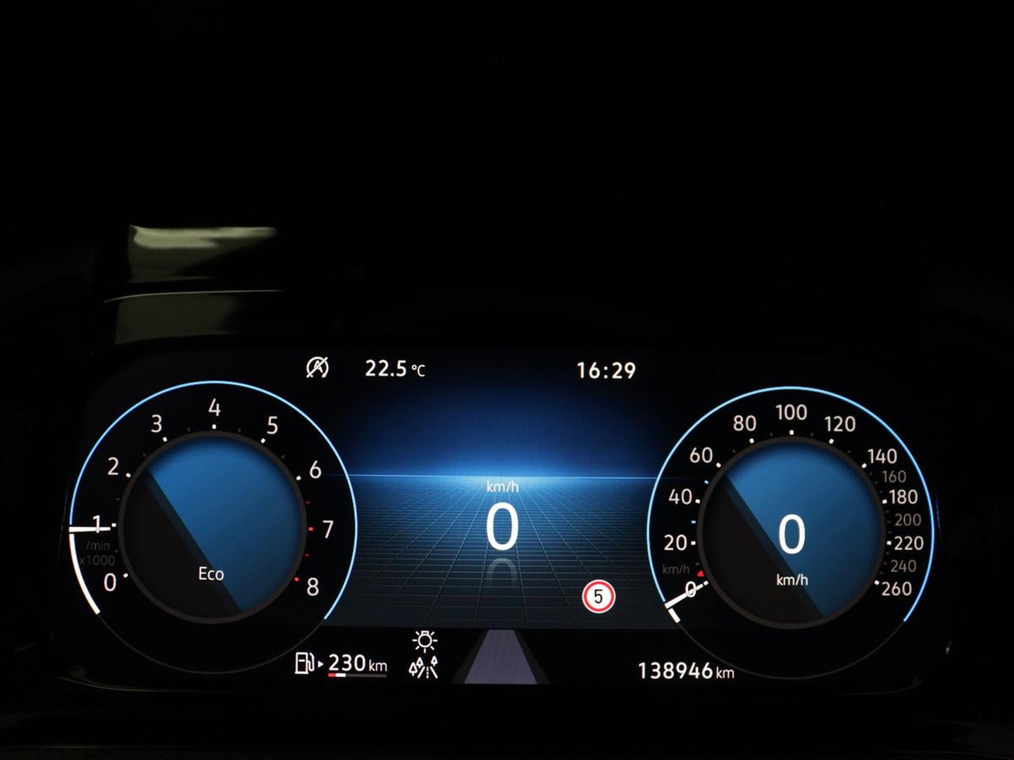 Volkswagen Golf 1.5 TSI R-Line Business | Carplay | Stoelverwarming | Led | Adaptive cruise | Parkeersensoren | Navigatie | Climate control | LM | Sfeerverlichting