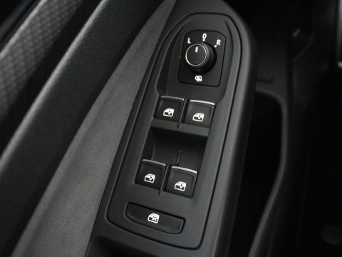 Volkswagen Golf 1.5 TSI R-Line Business | Carplay | Stoelverwarming | Led | Adaptive cruise | Parkeersensoren | Navigatie | Climate control | LM | Sfeerverlichting
