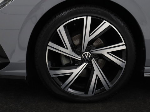 Volkswagen Golf 1.5 TSI R-Line Business | Carplay | Stoelverwarming | Led | Adaptive cruise | Parkeersensoren | Navigatie | Climate control | LM | Sfeerverlichting
