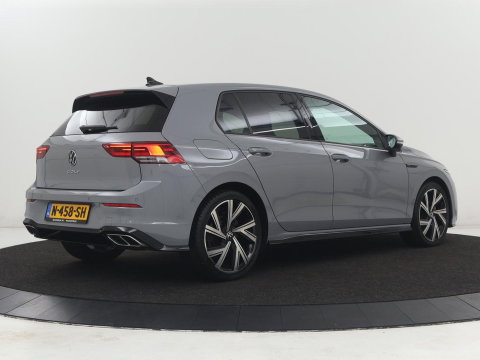 Volkswagen Golf 1.5 TSI R-Line Business | Carplay | Stoelverwarming | Led | Adaptive cruise | Parkeersensoren | Navigatie | Climate control | LM | Sfeerverlichting