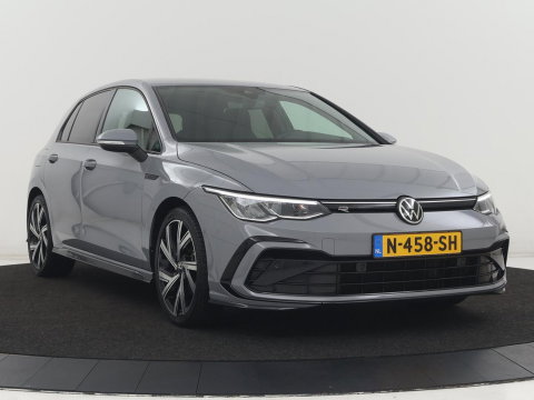 Volkswagen Golf 1.5 TSI R-Line Business | Carplay | Stoelverwarming | Led | Adaptive cruise | Parkeersensoren | Navigatie | Climate control | LM | Sfeerverlichting