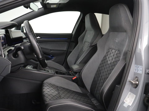 Volkswagen Golf 1.5 TSI R-Line Business | Carplay | Stoelverwarming | Led | Adaptive cruise | Parkeersensoren | Navigatie | Climate control | LM | Sfeerverlichting