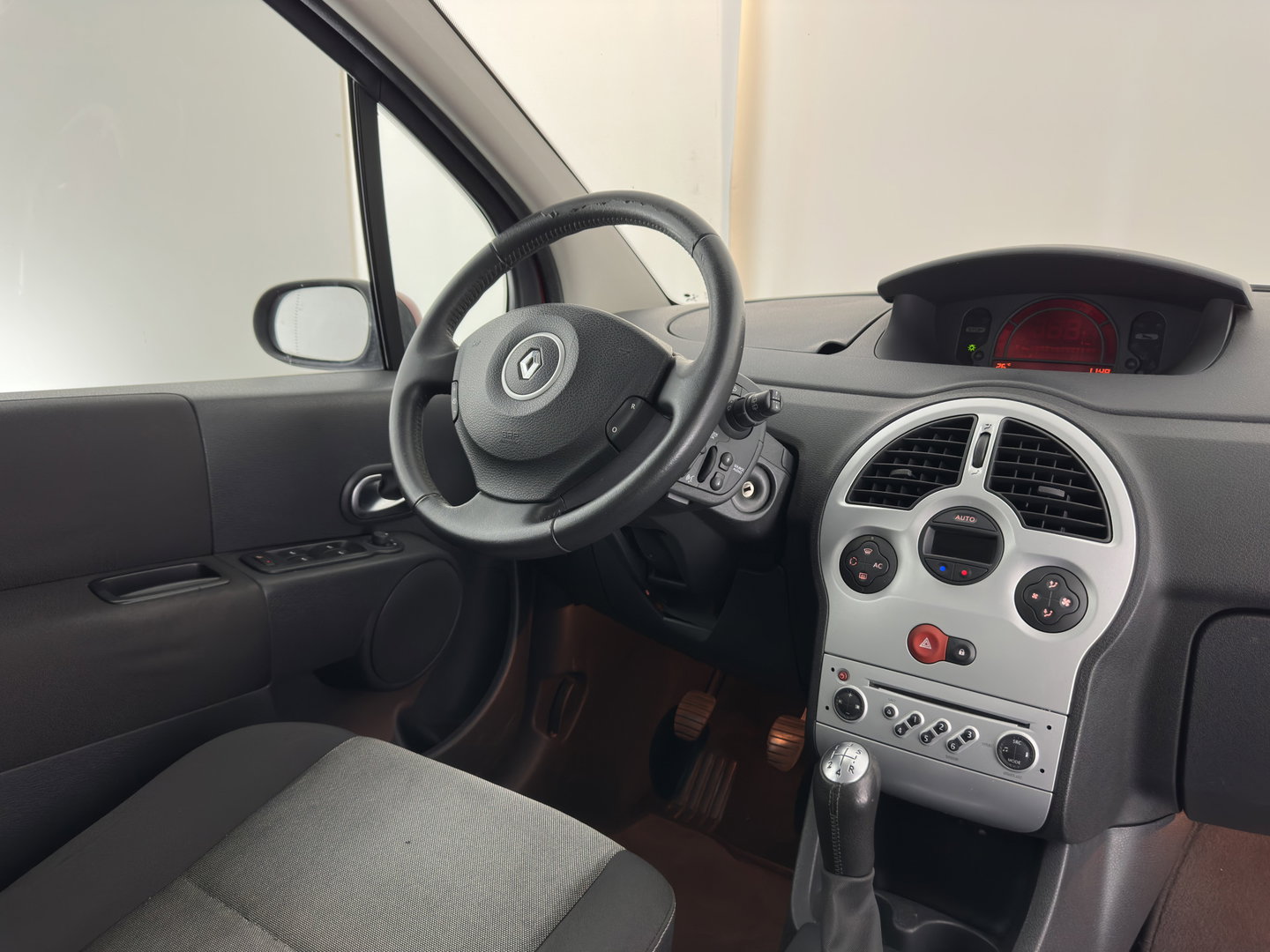 Renault Modus 1.4-16V Dynamique *AUTOMATSCHE AIRCO | CRUISE | COMFORTS-SEATS | RADIO-CD TOWBAR | 15INCH*