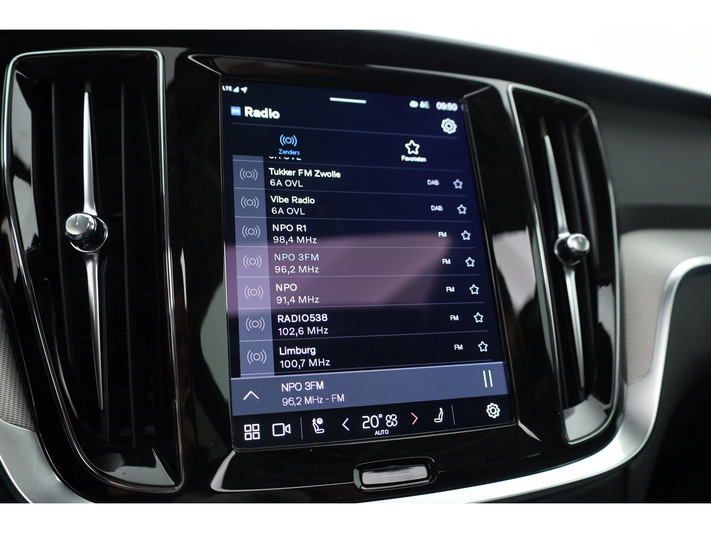 Volvo V60 2.0 T6 Plug-in hybrid AWD Plus Bright | Pano-dak | Head-up | Harman & Kardon | 360 camera | 4x stoel+ stuurverw. |