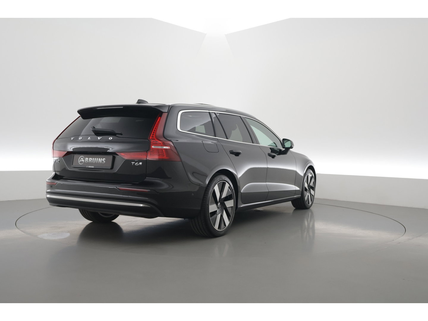 Volvo V60 2.0 T6 Plug-in hybrid AWD Plus Bright | Pano-dak | Head-up | Harman & Kardon | 360 camera | 4x stoel+ stuurverw. |