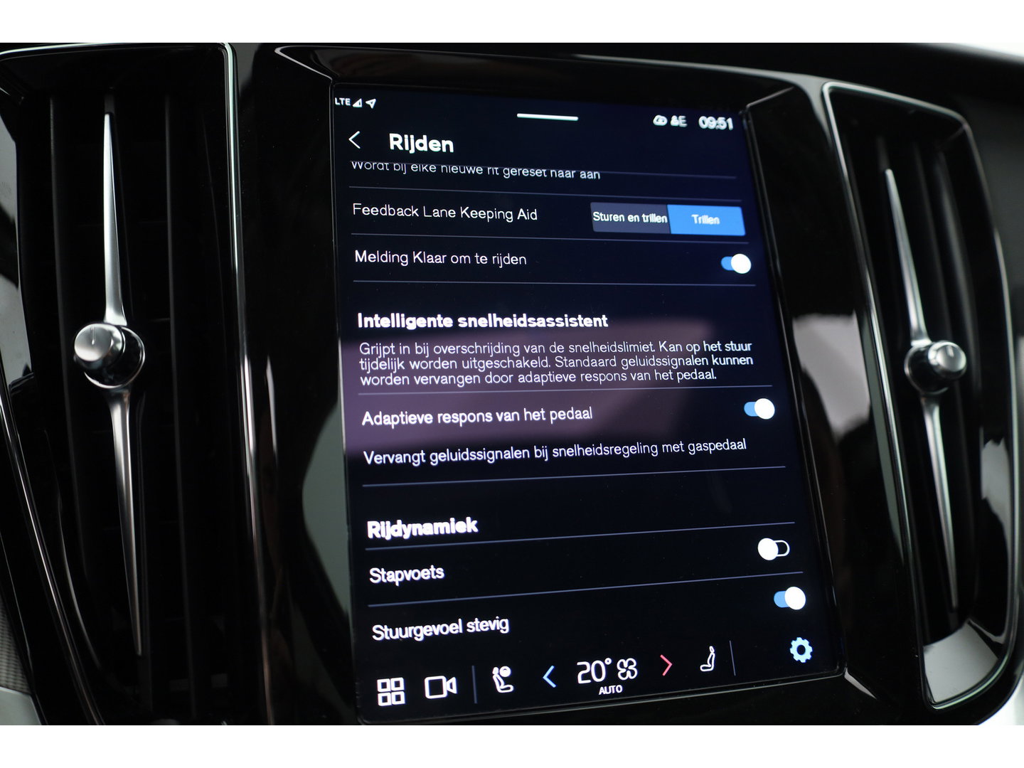 Volvo V60 2.0 T6 Plug-in hybrid AWD Plus Bright | Pano-dak | Head-up | Harman & Kardon | 360 camera | 4x stoel+ stuurverw. |
