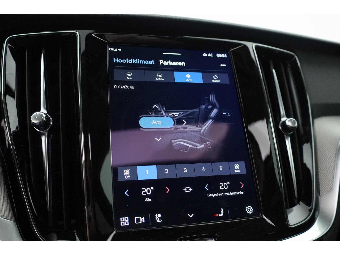 Volvo V60 2.0 T6 Plug-in hybrid AWD Plus Bright | Pano-dak | Head-up | Harman & Kardon | 360 camera | 4x stoel+ stuurverw. |