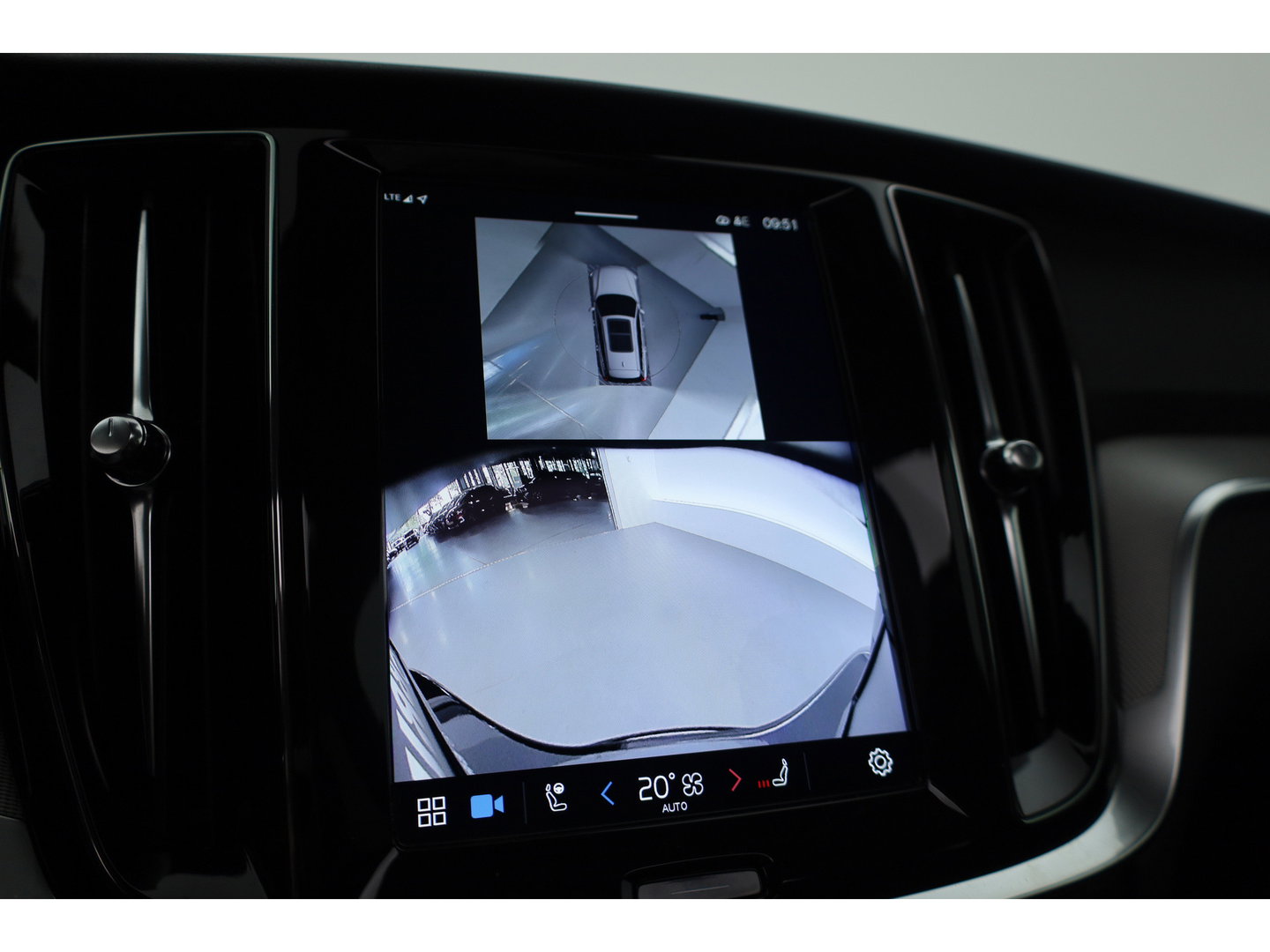 Volvo V60 2.0 T6 Plug-in hybrid AWD Plus Bright | Pano-dak | Head-up | Harman & Kardon | 360 camera | 4x stoel+ stuurverw. |