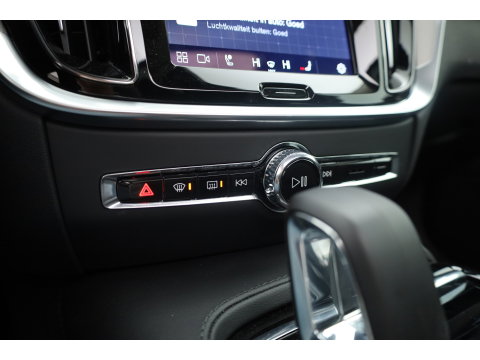 Volvo V60 2.0 T6 Plug-in hybrid AWD Plus Bright | Pano-dak | Head-up | Harman & Kardon | 360 camera | 4x stoel+ stuurverw. |