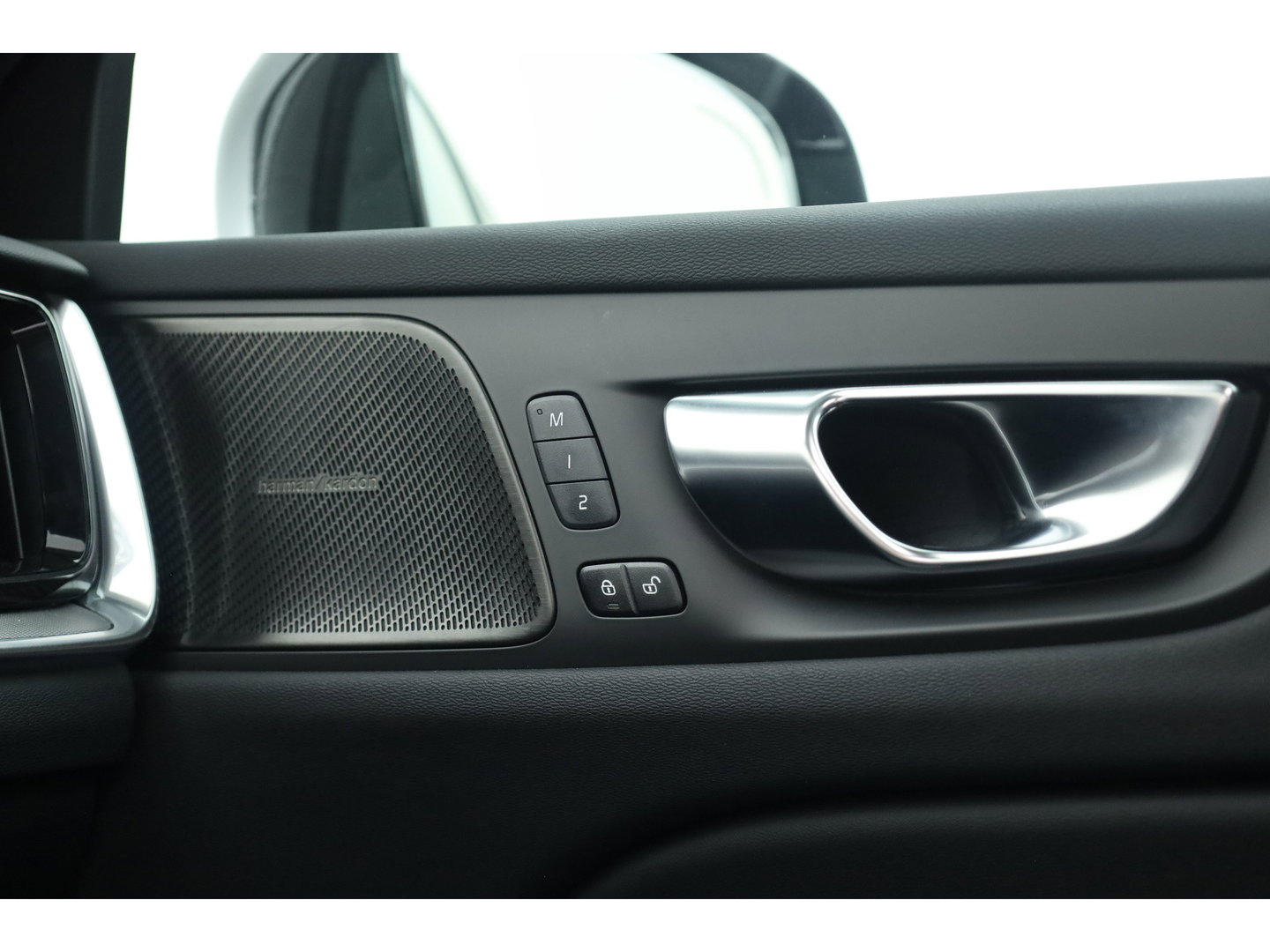 Volvo V60 2.0 T6 Plug-in hybrid AWD Plus Bright | Pano-dak | Head-up | Harman & Kardon | 360 camera | 4x stoel+ stuurverw. |