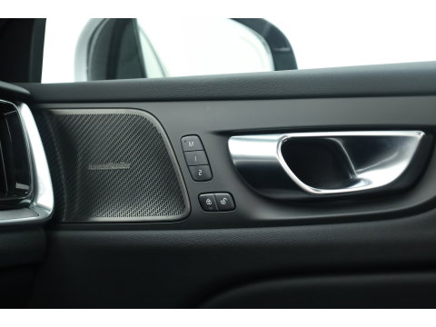 Volvo V60 2.0 T6 Plug-in hybrid AWD Plus Bright | Pano-dak | Head-up | Harman & Kardon | 360 camera | 4x stoel+ stuurverw. |