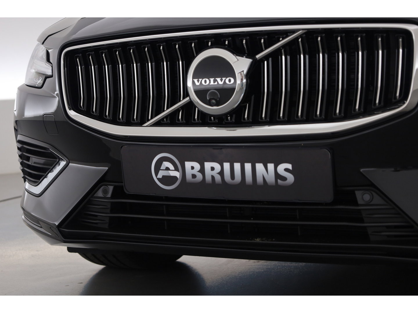Volvo V60 2.0 T6 Plug-in hybrid AWD Plus Bright | Pano-dak | Head-up | Harman & Kardon | 360 camera | 4x stoel+ stuurverw. |