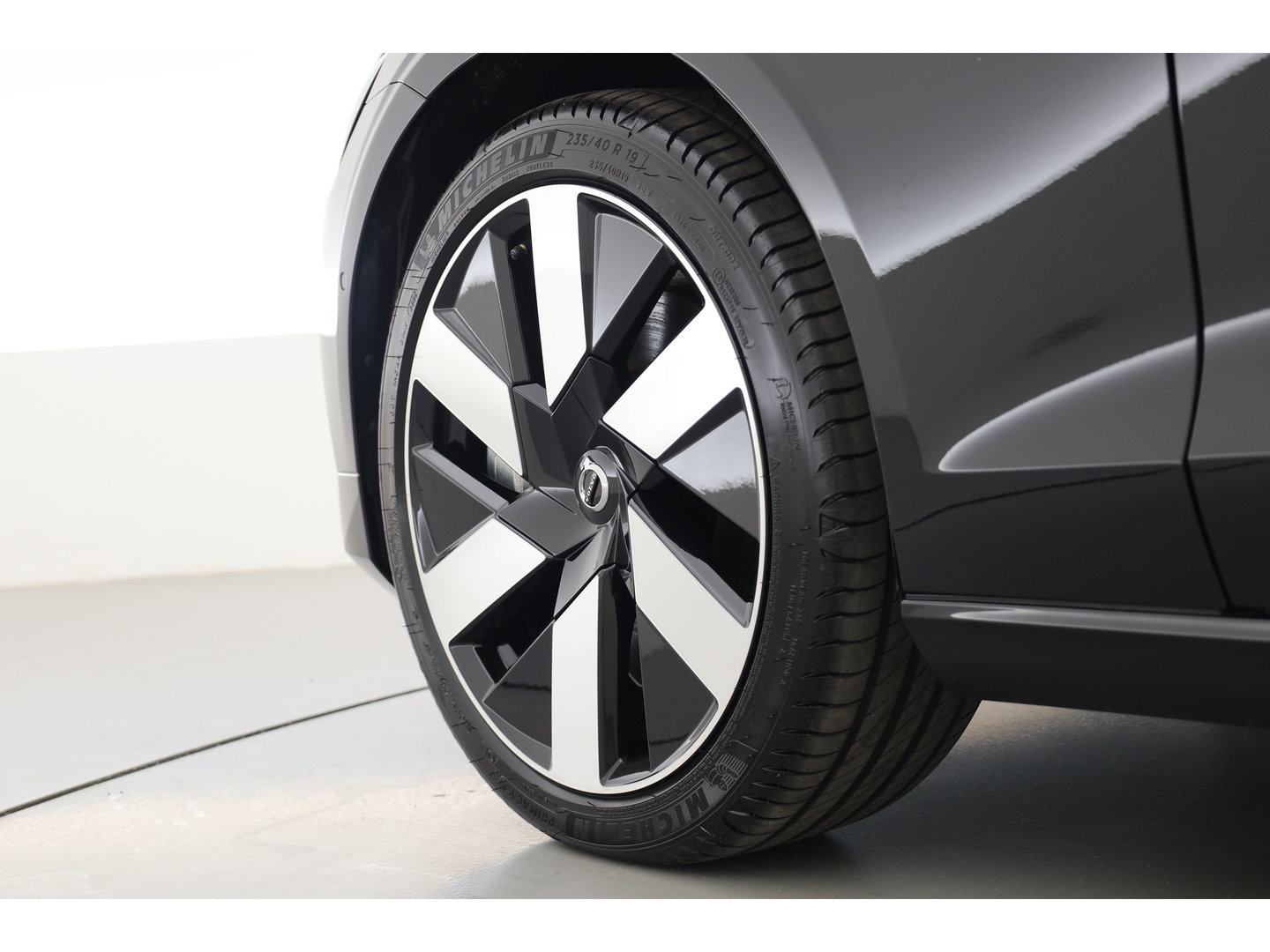 Volvo V60 2.0 T6 Plug-in hybrid AWD Plus Bright | Pano-dak | Head-up | Harman & Kardon | 360 camera | 4x stoel+ stuurverw. |