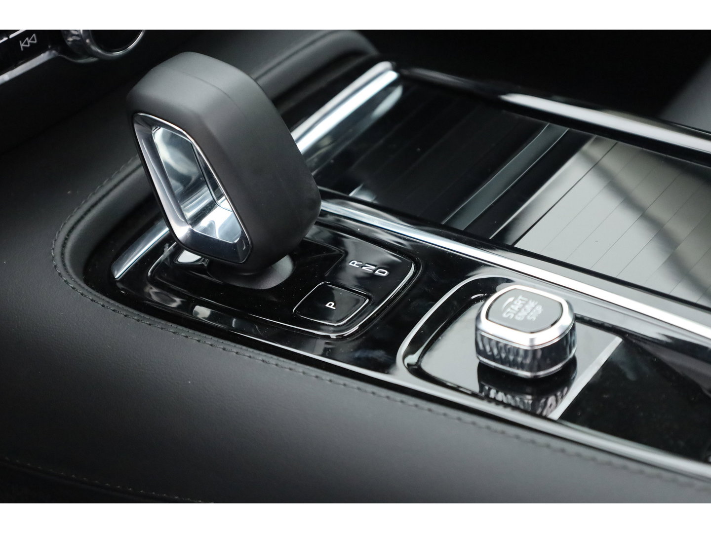 Volvo V60 2.0 T6 Plug-in hybrid AWD Plus Bright | Pano-dak | Head-up | Harman & Kardon | 360 camera | 4x stoel+ stuurverw. |
