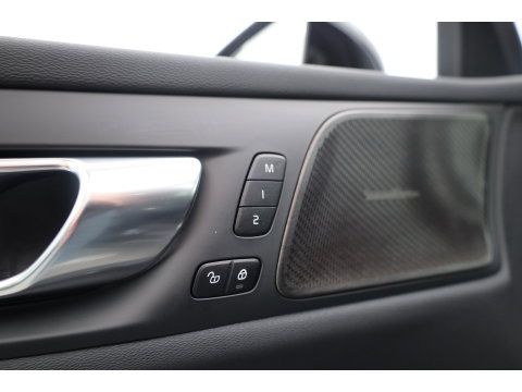Volvo V60 2.0 T6 Plug-in hybrid AWD Plus Bright | Pano-dak | Head-up | Harman & Kardon | 360 camera | 4x stoel+ stuurverw. |