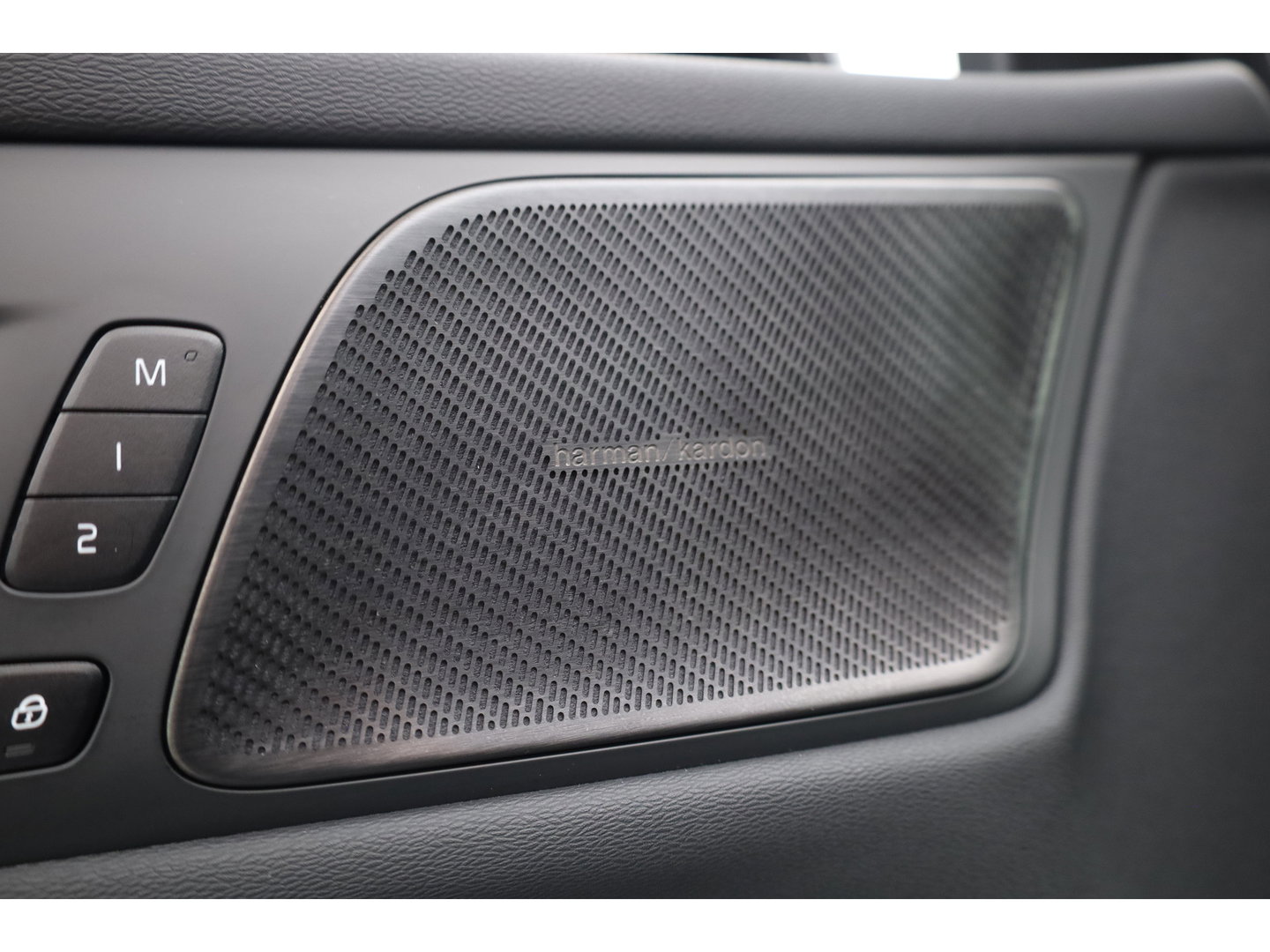 Volvo V60 2.0 T6 Plug-in hybrid AWD Plus Bright | Pano-dak | Head-up | Harman & Kardon | 360 camera | 4x stoel+ stuurverw. |