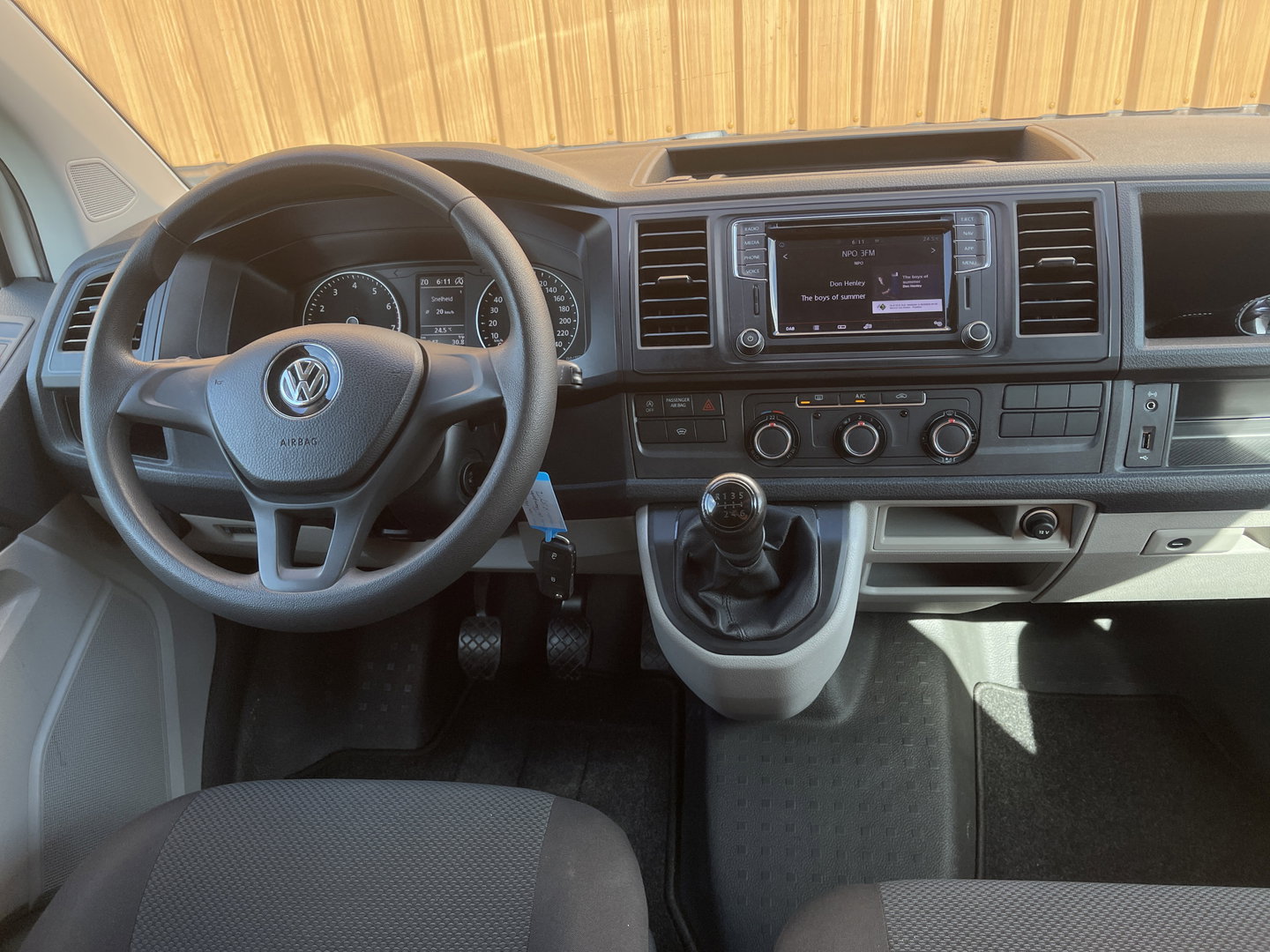 Volkswagen Transporter 2.0 TSI L1H1 | Marge! | Benzine! | Trekhaak | Cruise Control | Parkeersensoren Achter | Voorruitverwarming | Apple Carplay | Android Auto |