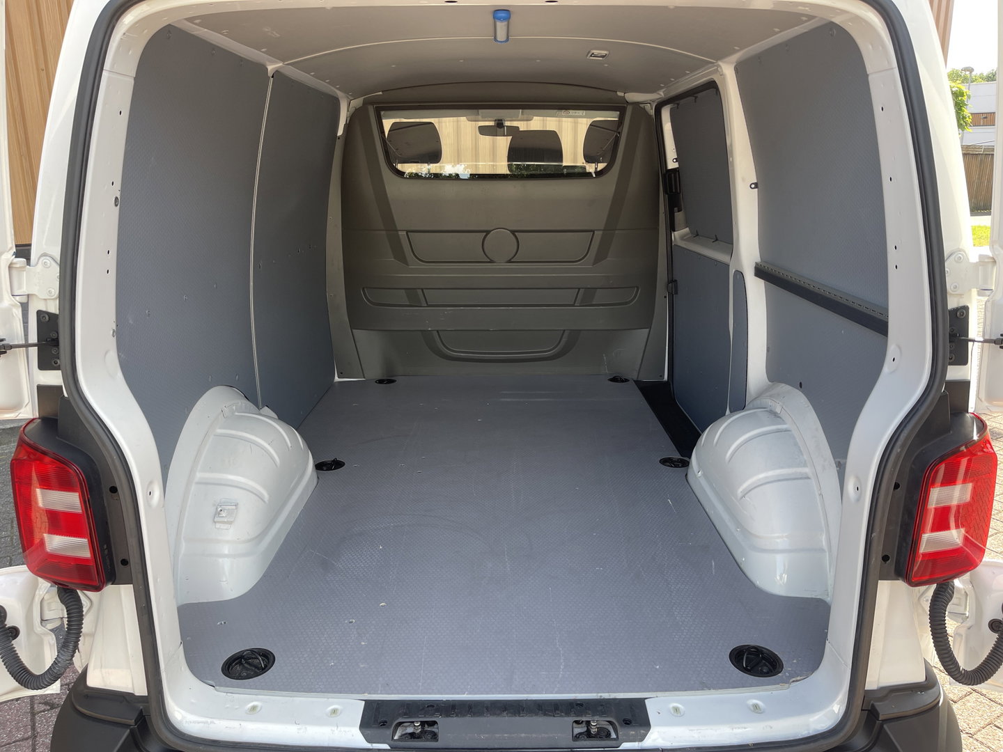 Volkswagen Transporter 2.0 TSI L1H1 | Marge! | Benzine! | Trekhaak | Cruise Control | Parkeersensoren Achter | Voorruitverwarming | Apple Carplay | Android Auto |