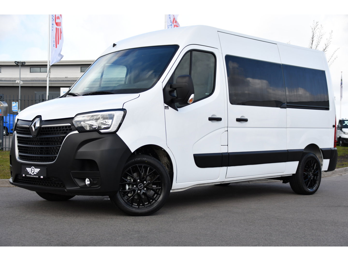 Renault Master T35 2.3 dCi 180 L2H2 DC PB Edition Camera, Cruise, Carplay, LED, 2 x Schuifdeur, Multimedia, 180pk, 6 zitplaatsen, Uniek!