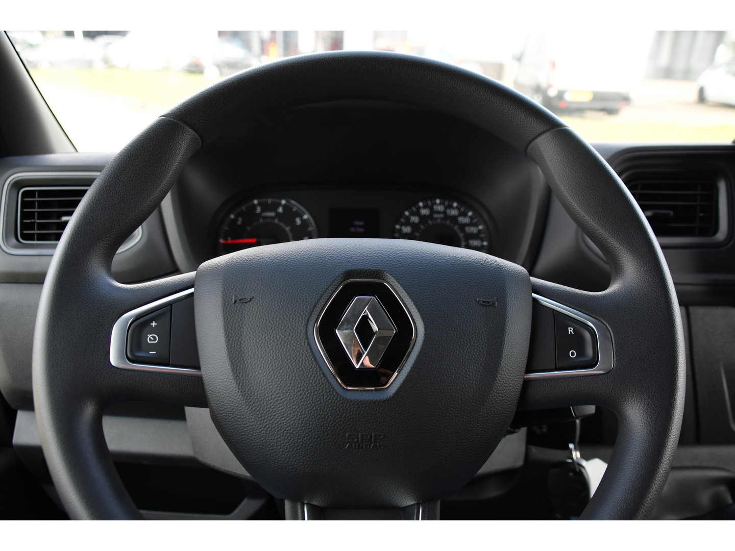 Renault Master T35 2.3 dCi 180 L2H2 DC PB Edition Camera, Cruise, Carplay, LED, 2 x Schuifdeur, Multimedia, 180pk, 6 zitplaatsen, Uniek!