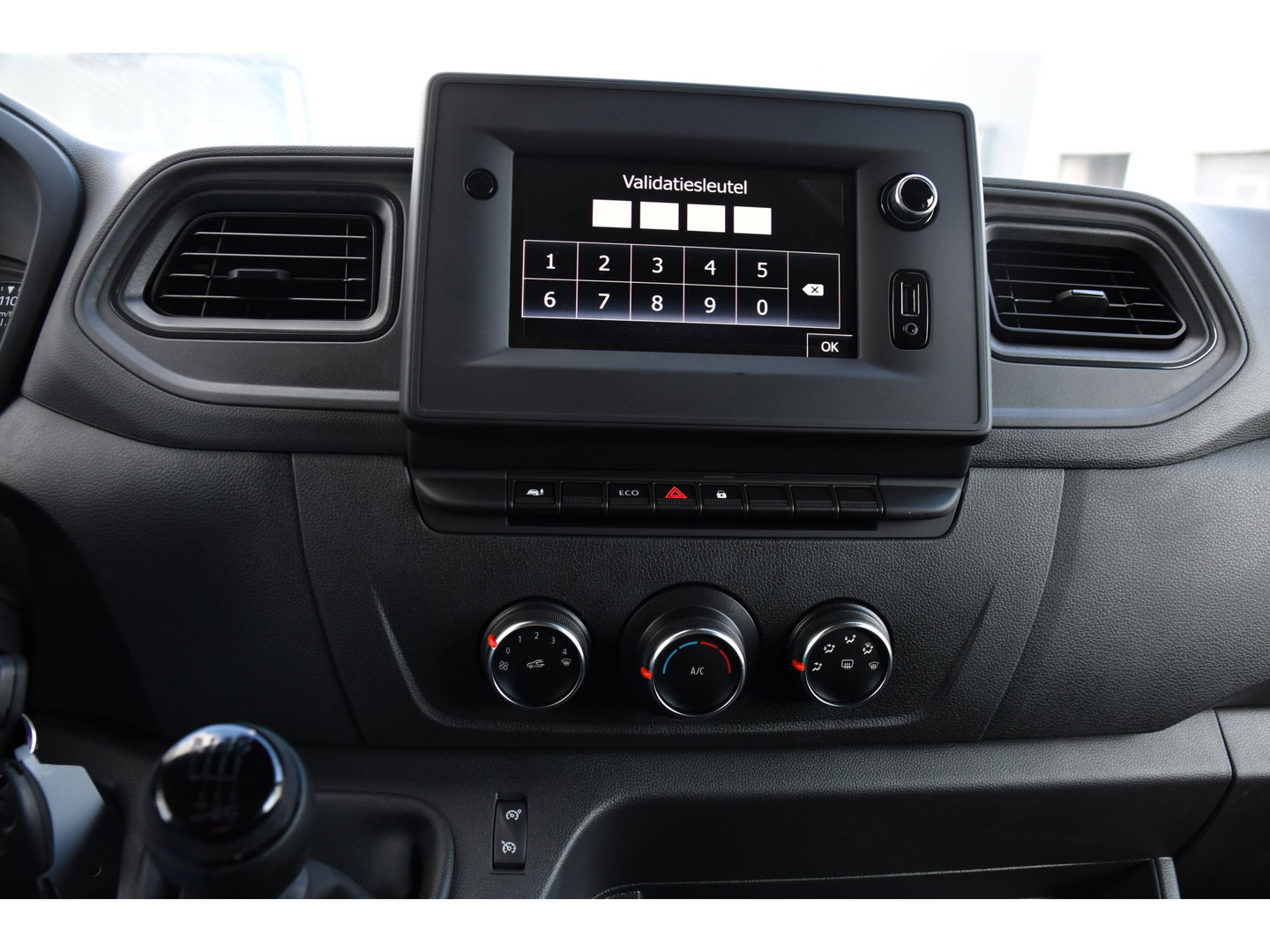 Renault Master T35 2.3 dCi 180 L2H2 DC PB Edition Camera, Cruise, Carplay, LED, 2 x Schuifdeur, Multimedia, 180pk, 6 zitplaatsen, Uniek!